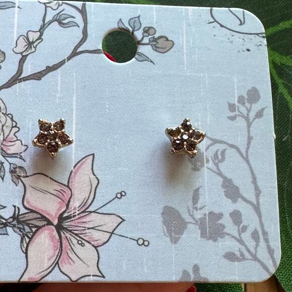 BOGO FREE FLOAL SNOKY CRYSTAL STUD EARRINGS - Picture 5 of 6